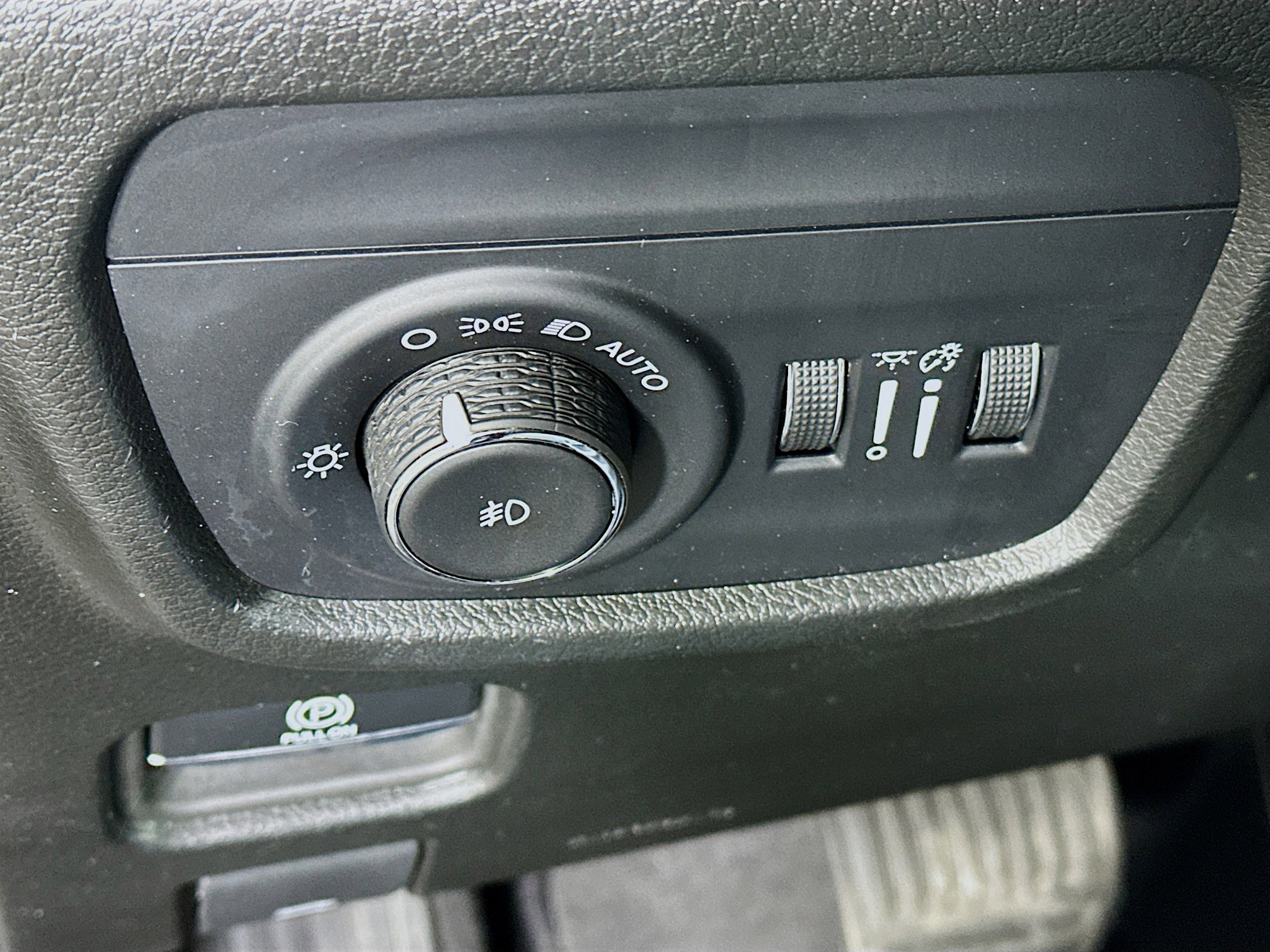 Used 2024 Jeep Grand Cherokee L Limited w/ Luxury Tech Group II image 17