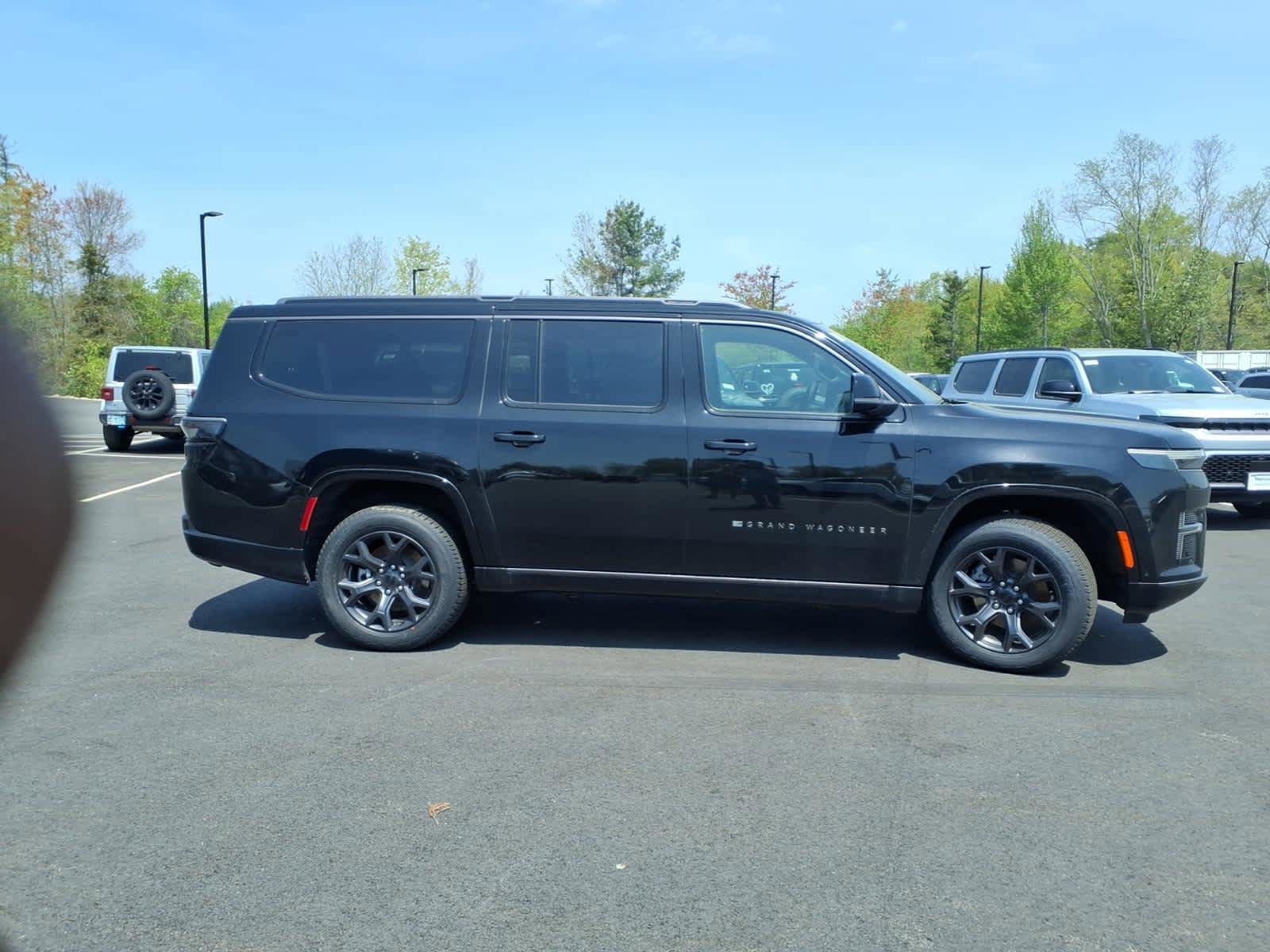 New 2026 Jeep Grand Wagoneer L Limited w/ Premium Group II AWD/4WD image 9
