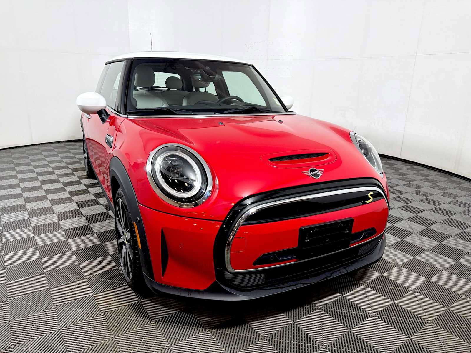 Used 2024 MINI Cooper SE FWD image 2