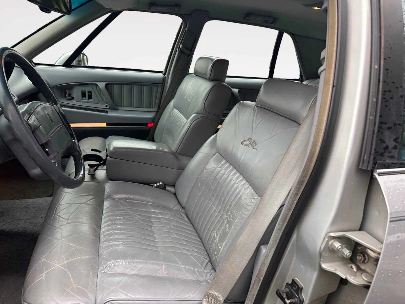 Used 1992 Oldsmobile Ninety-Eight Regency Elite image 8