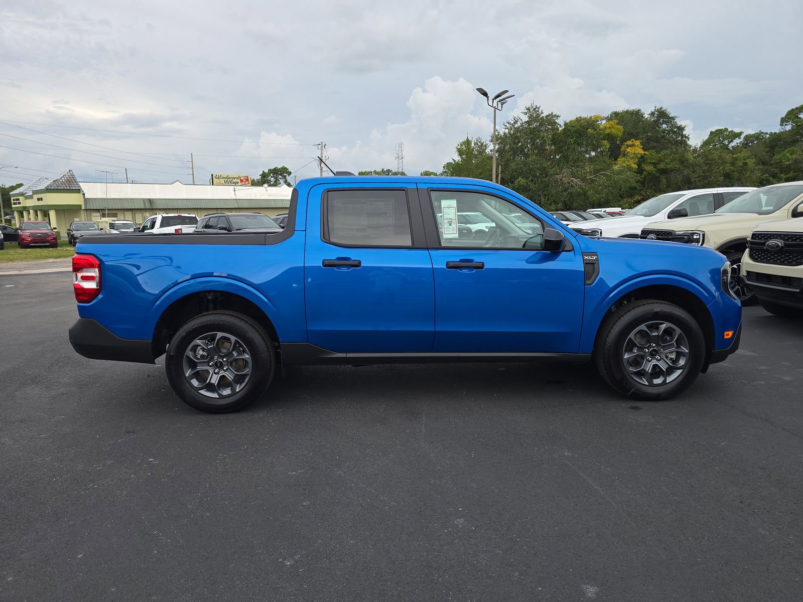 New 2025 Ford Maverick XLT w/ XLT Luxury Package image 3