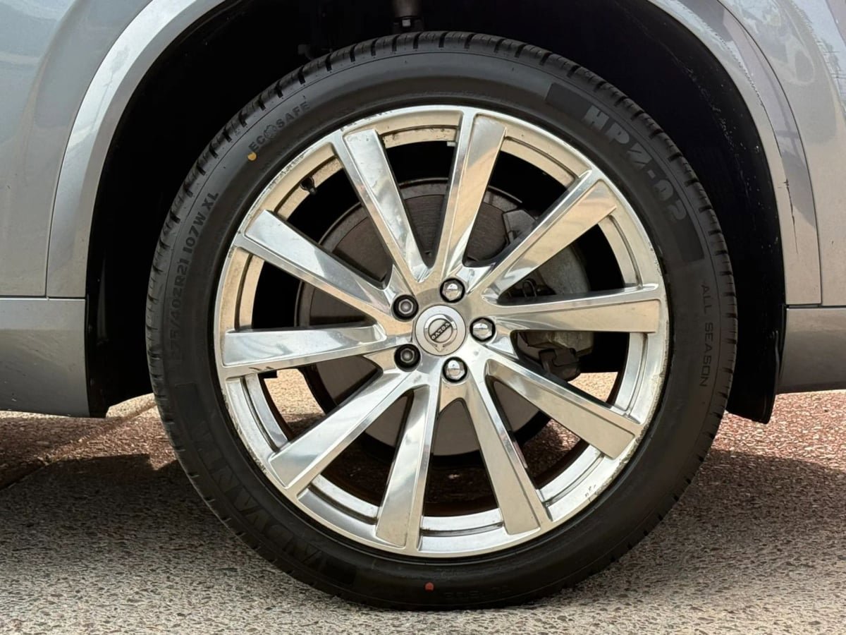 Used 2016 Volvo XC90 T6 Momentum w/ Momentum Plus Package AWD/4WD image 25
