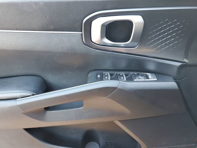 Used 2023 Kia Sorento S image 16