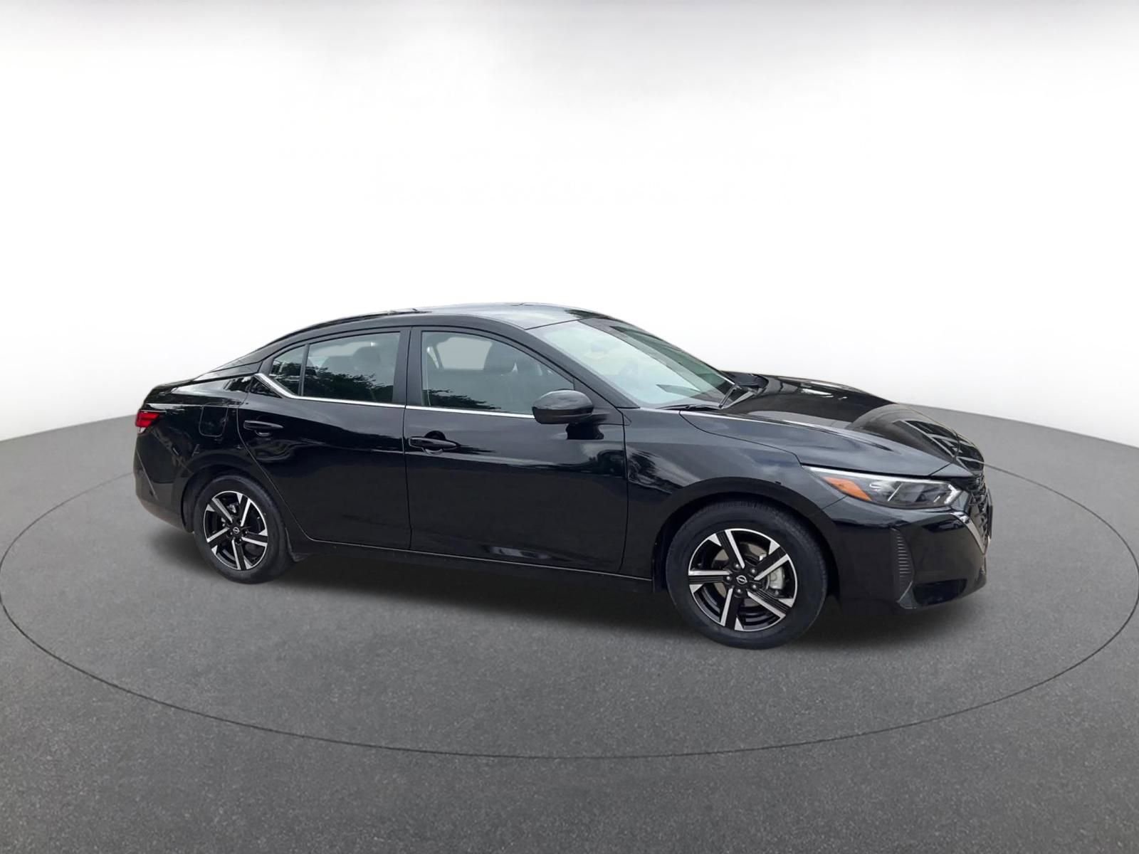 Used 2025 Nissan Sentra SV image 2