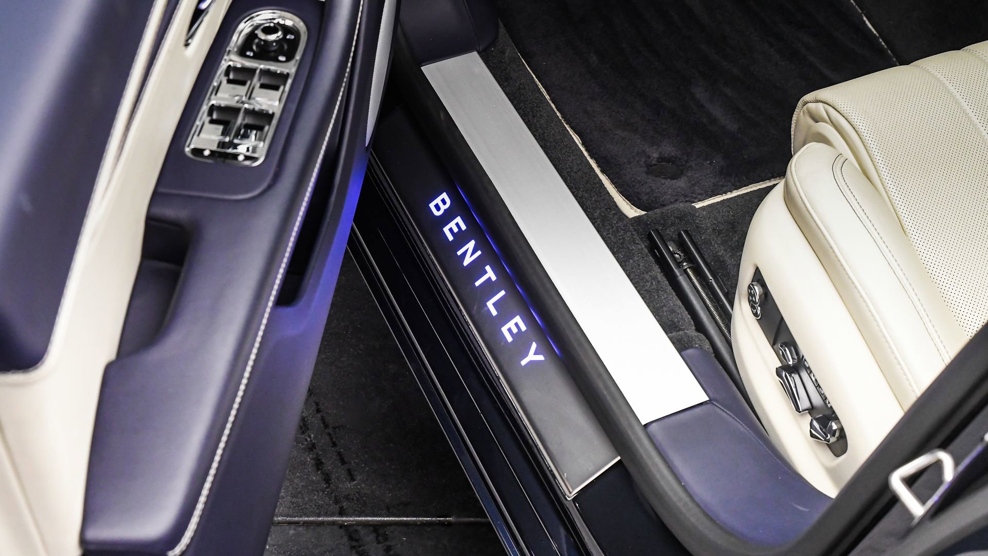 Certified 2024 Bentley Flying Spur Mulliner image 47