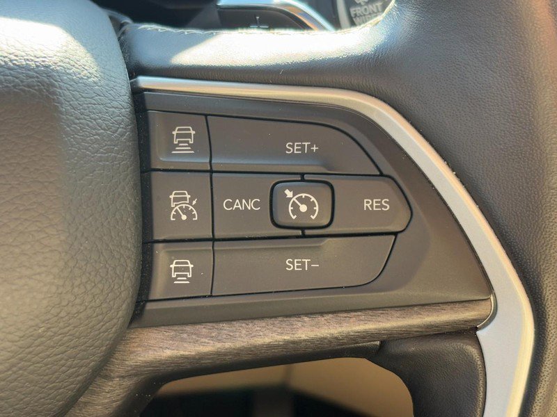 Used 2022 Jeep Grand Cherokee L Limited AWD/4WD image 19