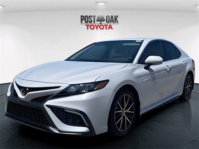 Used 2023 Toyota Camry SE image 3