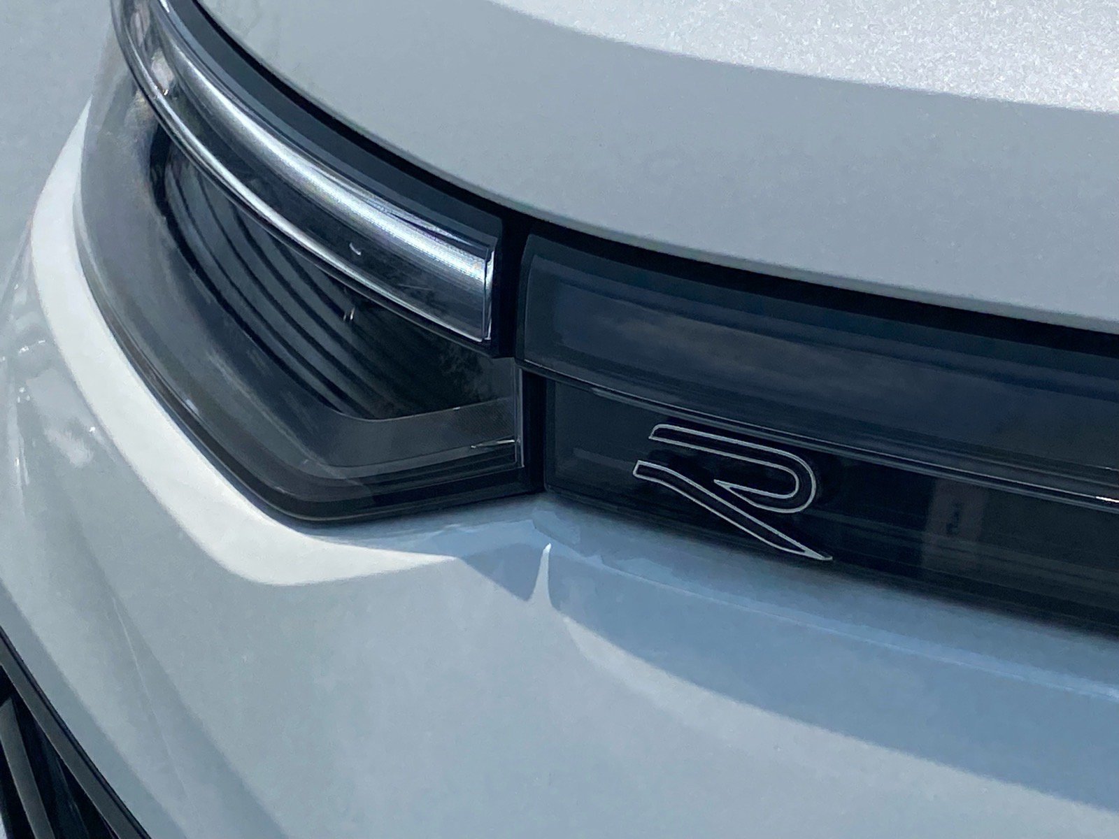 New 2026 Volkswagen Tiguan SE R-Line FWD image 4