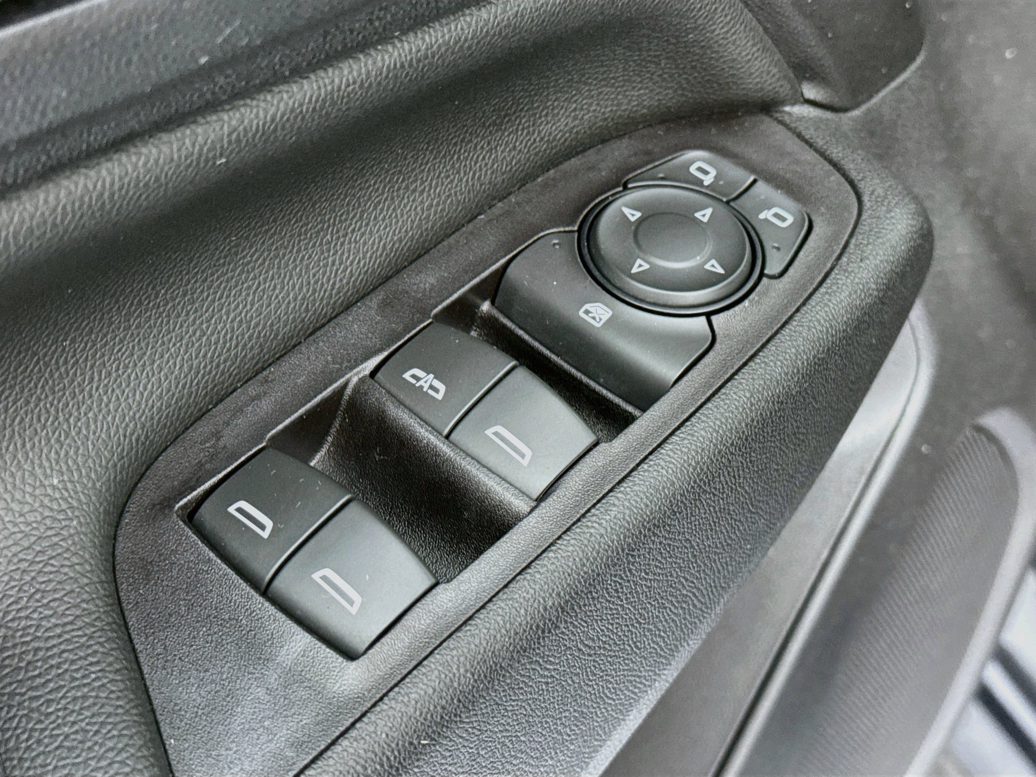 Used 2020 Chevrolet Equinox LT FWD image 17