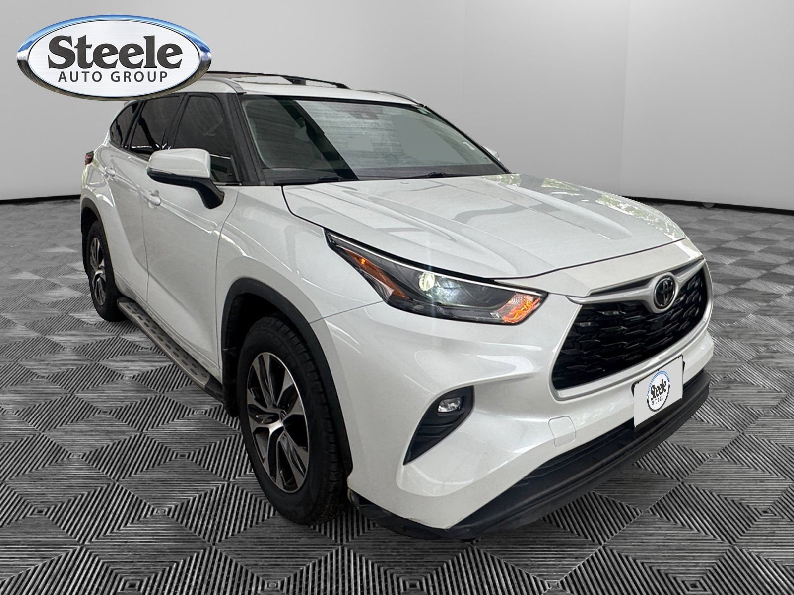 Used 2022 Toyota Highlander XLE FWD image 7