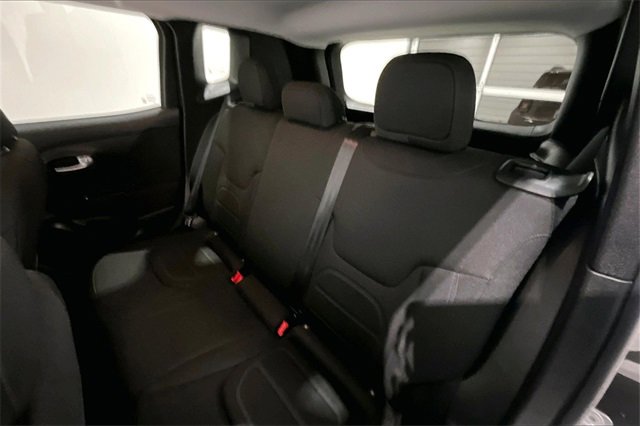 Used 2019 Jeep Renegade Latitude w/ Cold Weather Group image 23