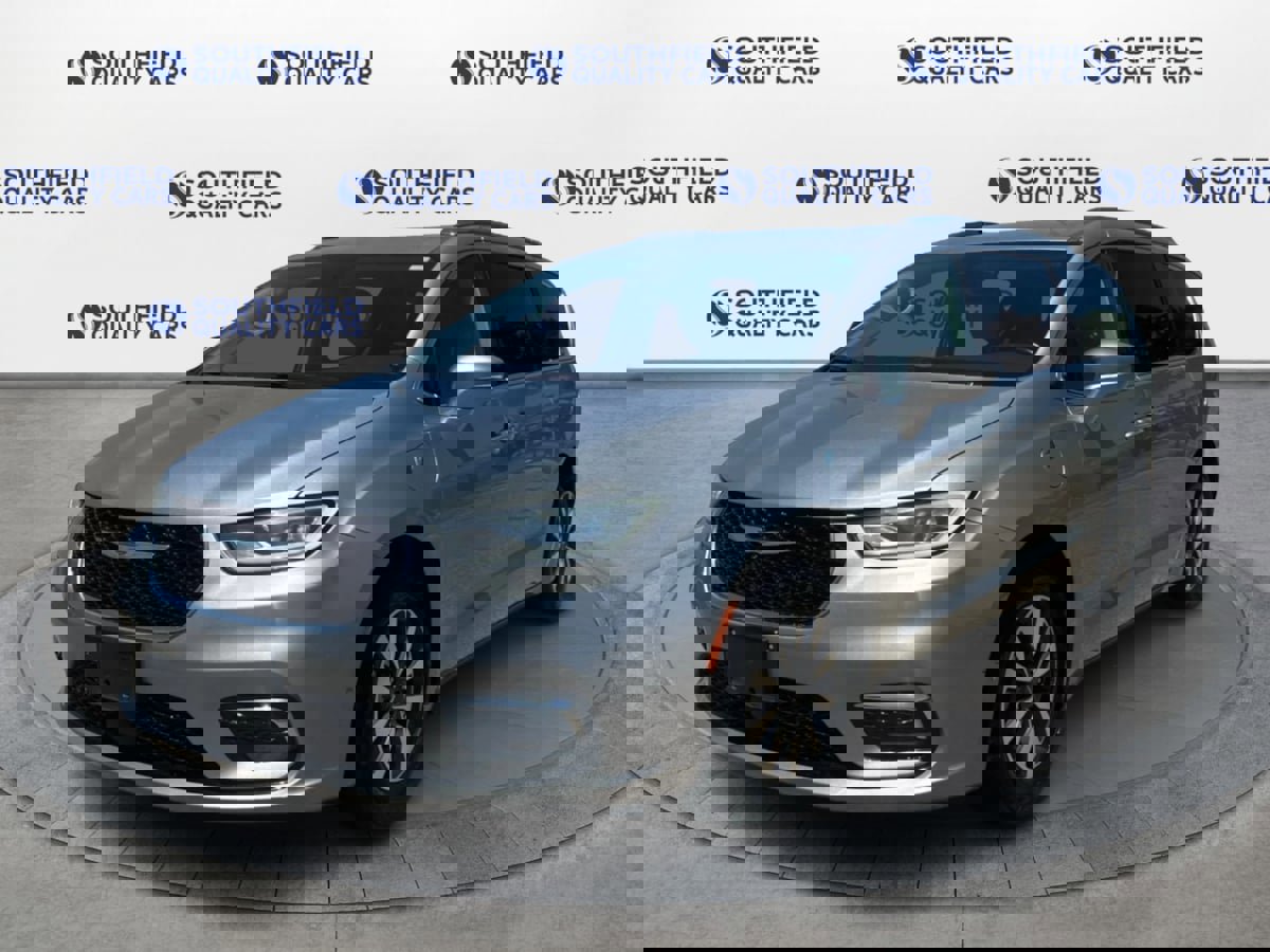 Used 2021 Chrysler Pacifica Touring-L image 2