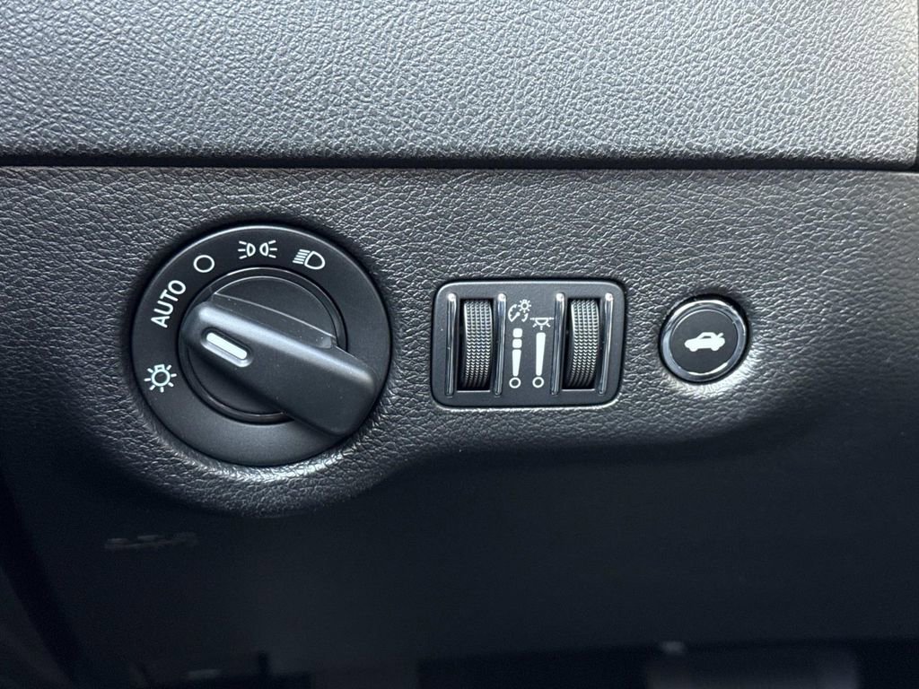 Used 2023 Dodge Charger SXT RWD image 11