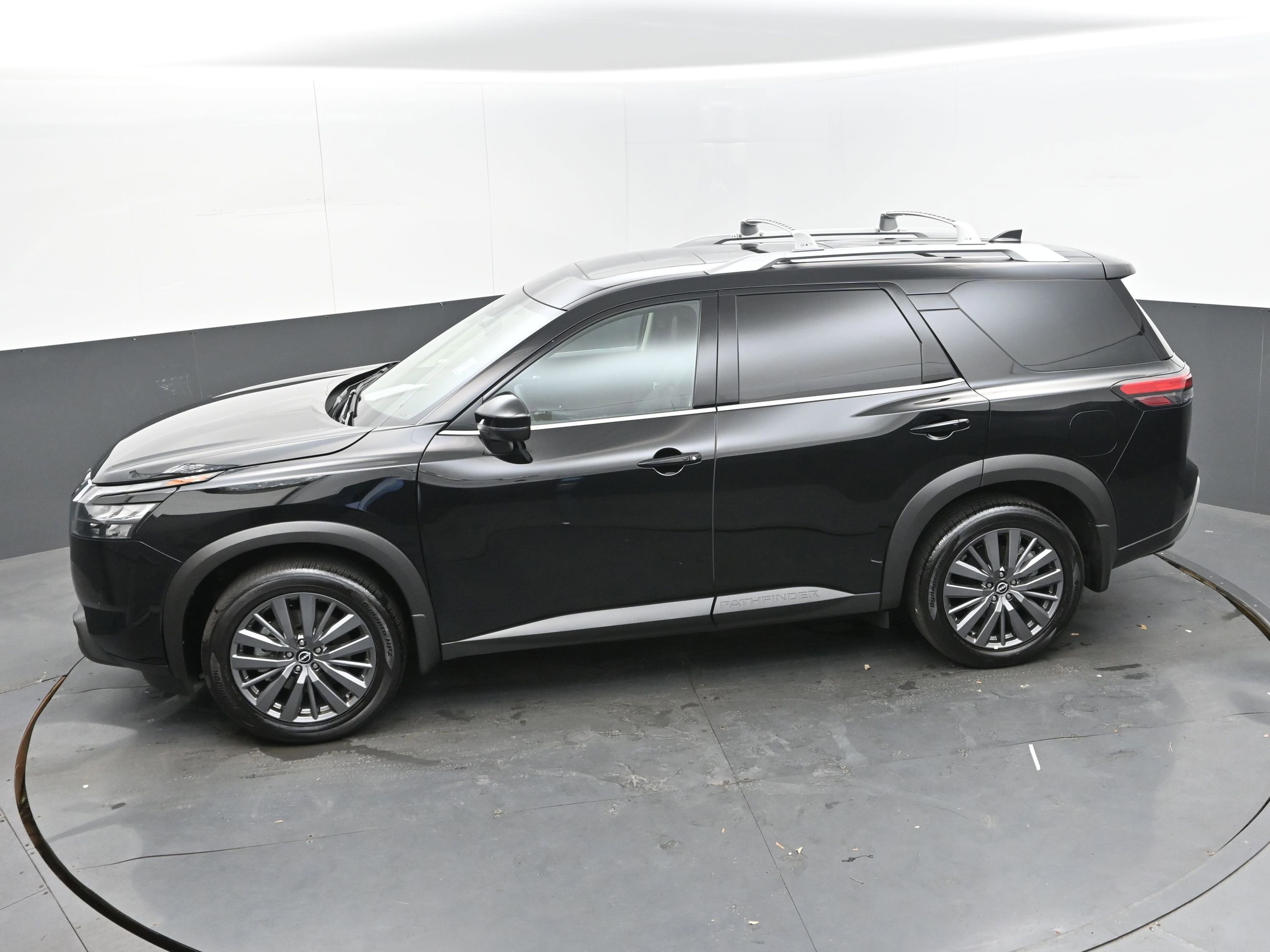 Used 2025 Nissan Pathfinder SL w/ SL Premium Package image 31