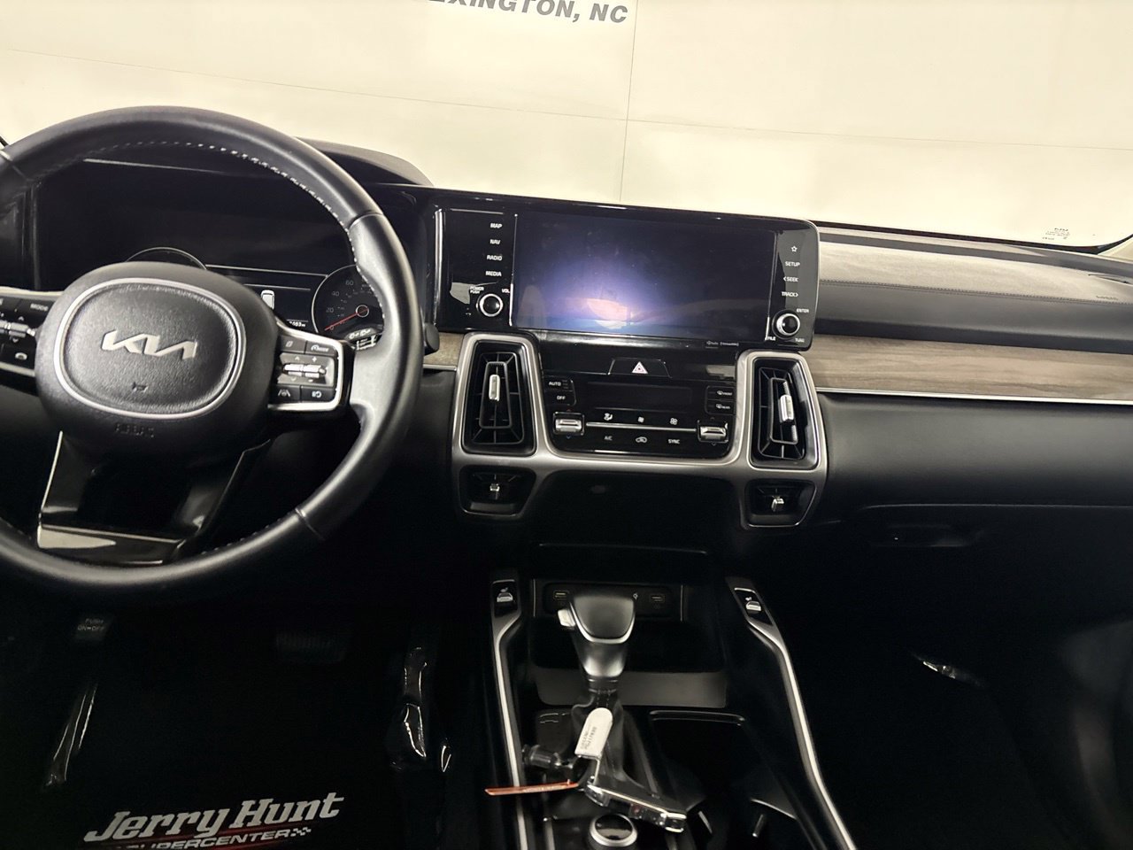 Used 2023 Kia Sorento S w/ Panoramic Sunroof Package AWD/4WD image 25