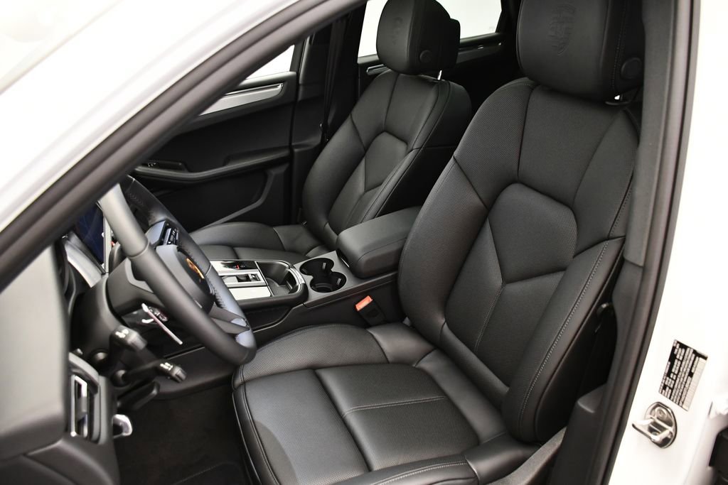 Used 2026 Porsche Macan AWD/4WD image 42