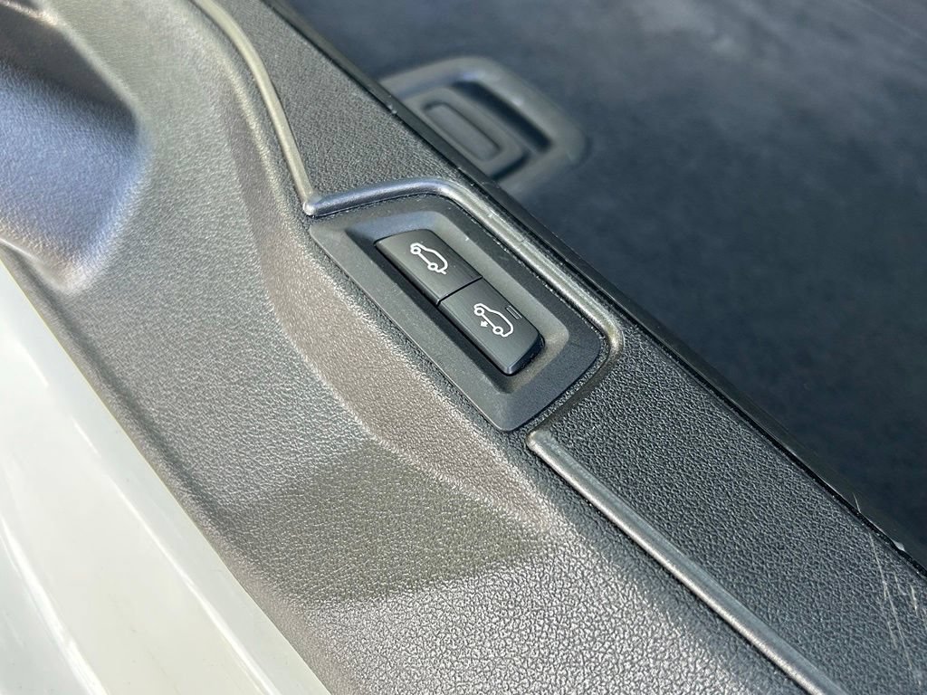 Used 2025 BMW X5 xDrive50e AWD/4WD image 39
