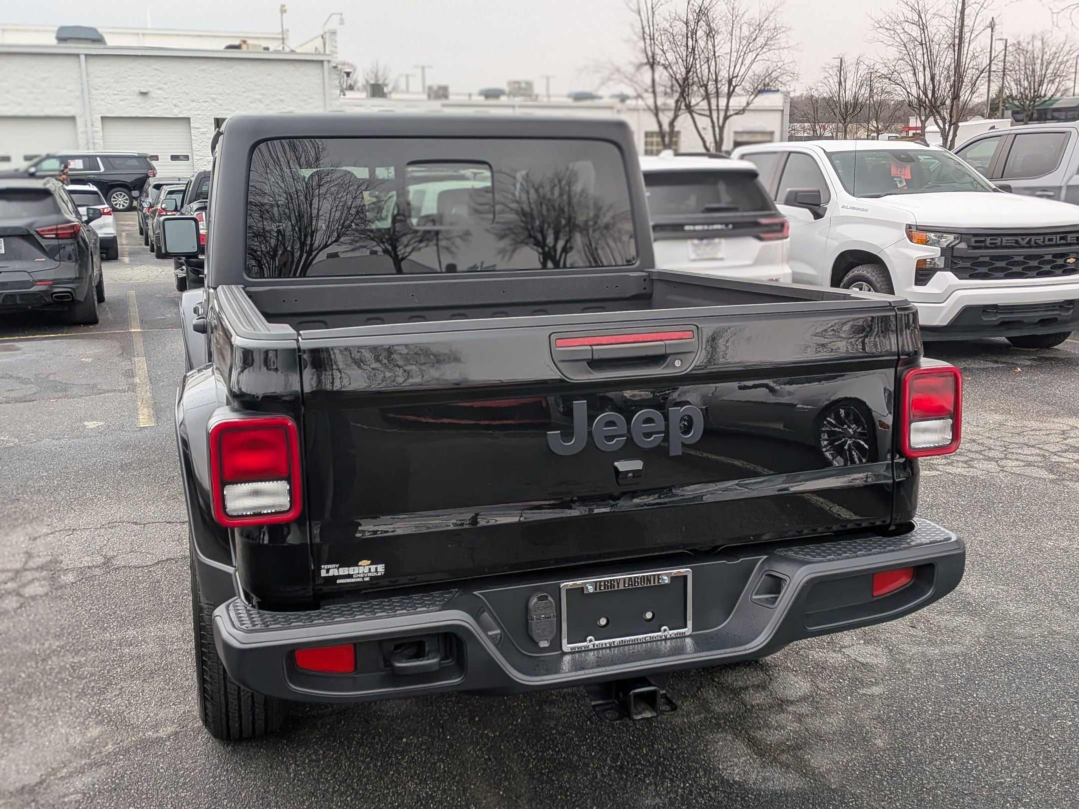 Used 2022 Jeep Gladiator Sport image 7