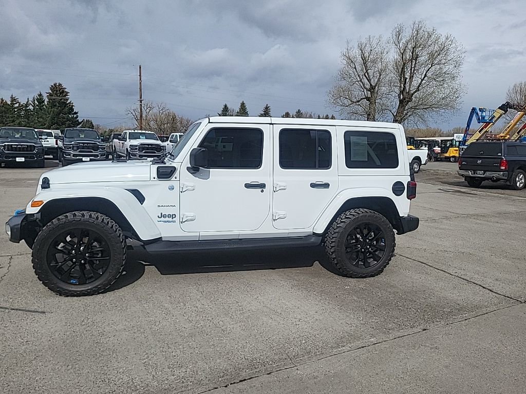 Used 2022 Jeep Wrangler Unlimited Sahara w/ Cold Weather Group image 3