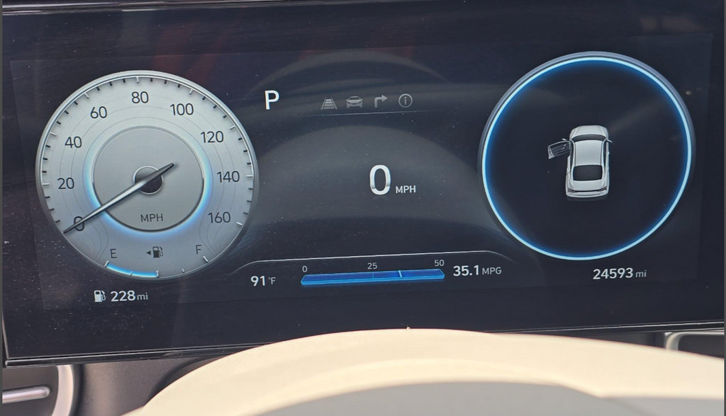 Used 2025 Hyundai Elantra SEL FWD image 13