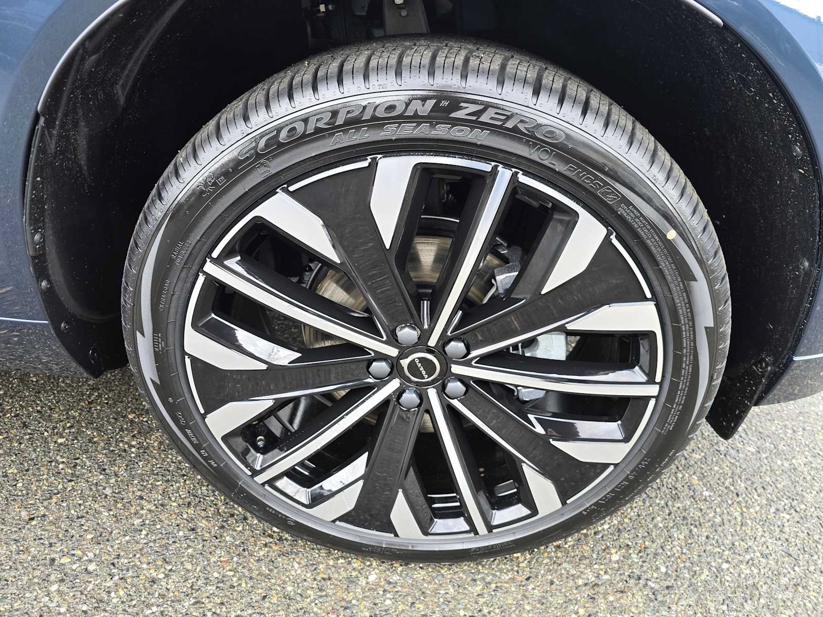 New 2026 Volvo XC60 B5 Ultra w/ Protection Package Premier AWD/4WD image 9
