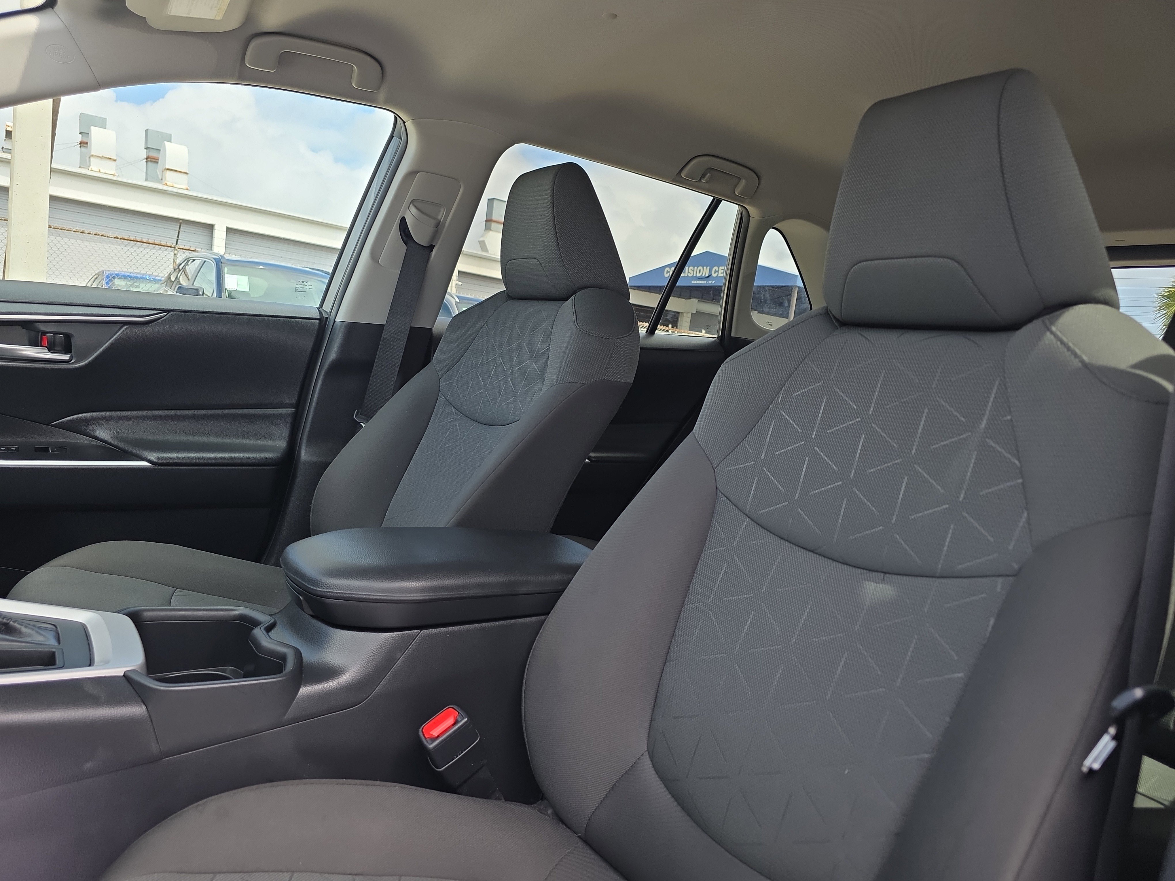 Used 2024 Toyota RAV4 XLE FWD image 26