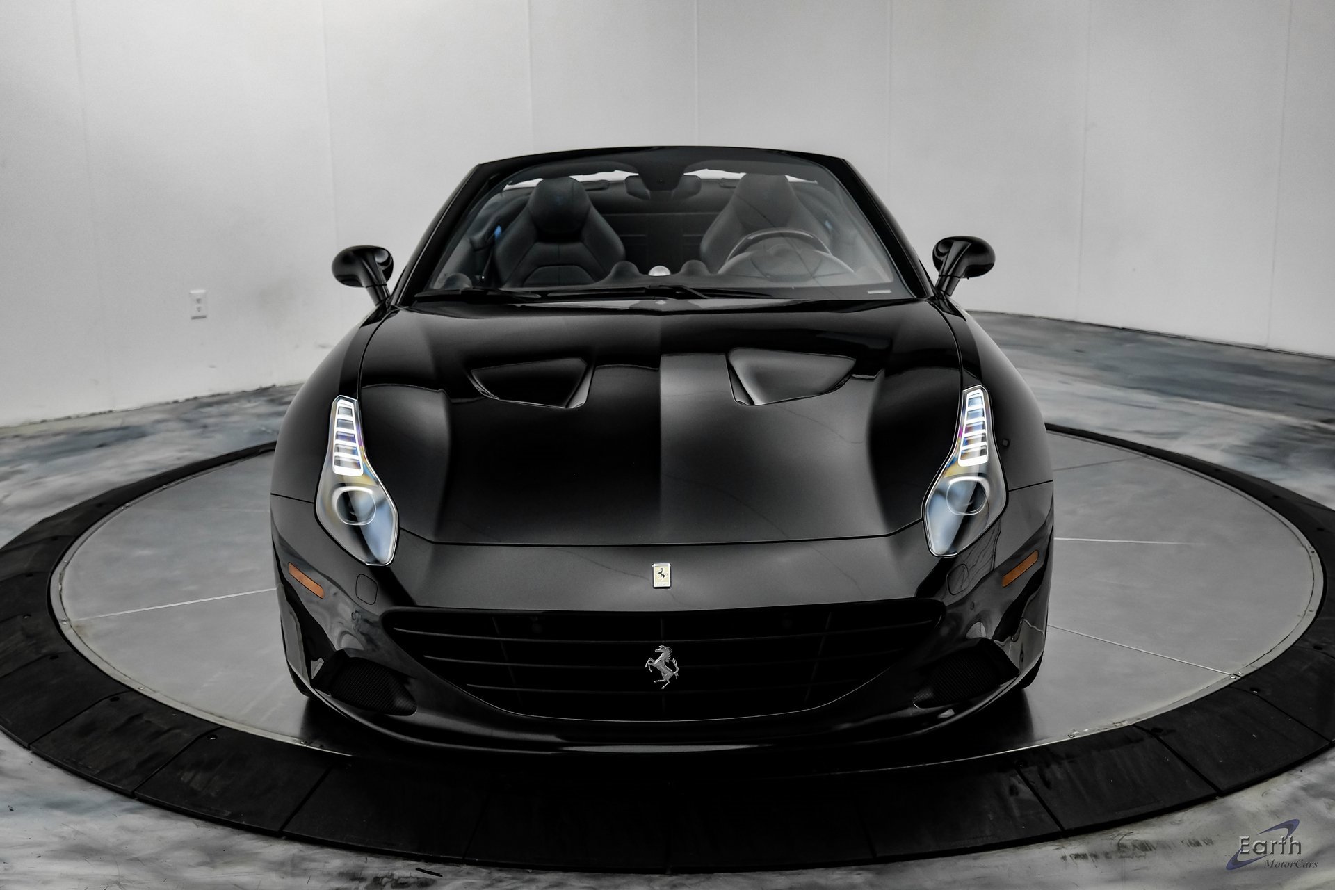 Used 2016 Ferrari California T image 32