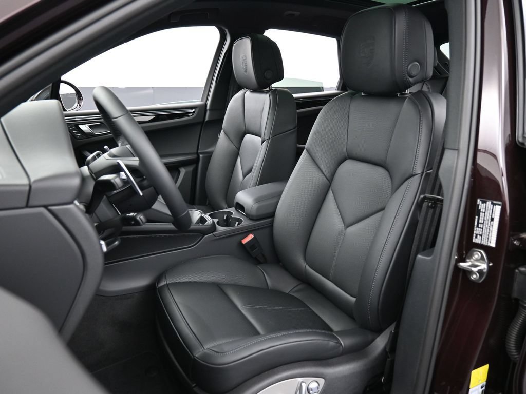 Certified 2026 Porsche Macan AWD/4WD image 5