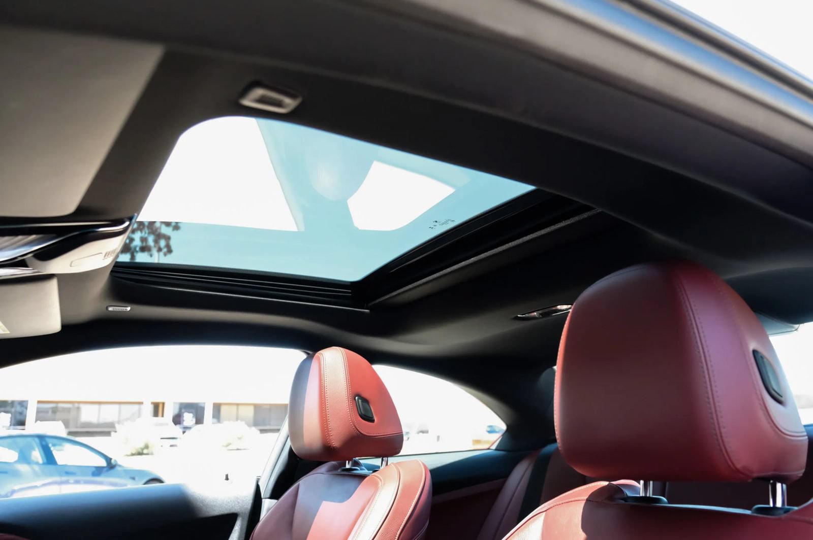 Used 2024 BMW 230i Coupe w/ Convenience Package RWD image 4