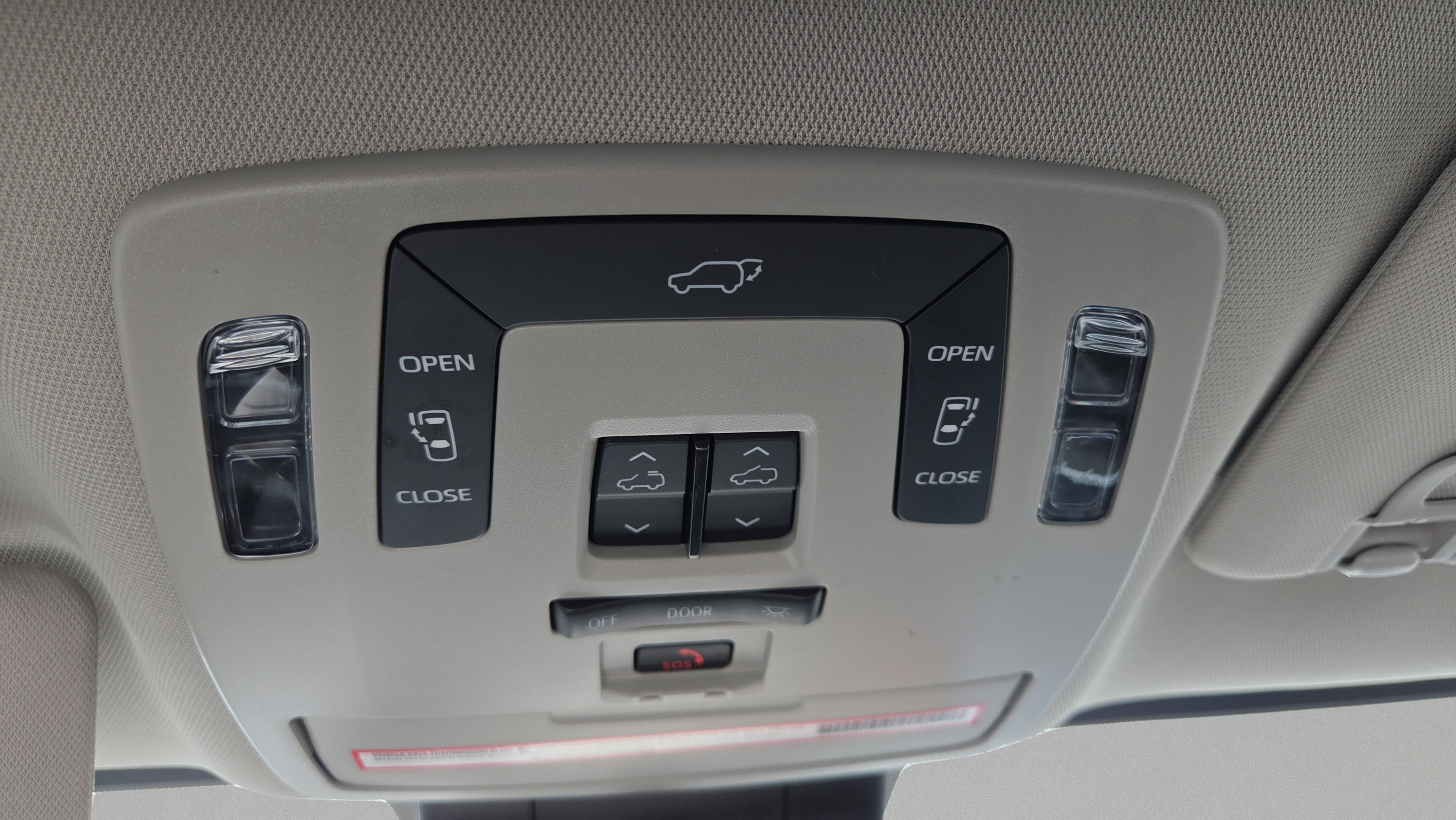 Certified 2024 Toyota Sienna XLE FWD image 33