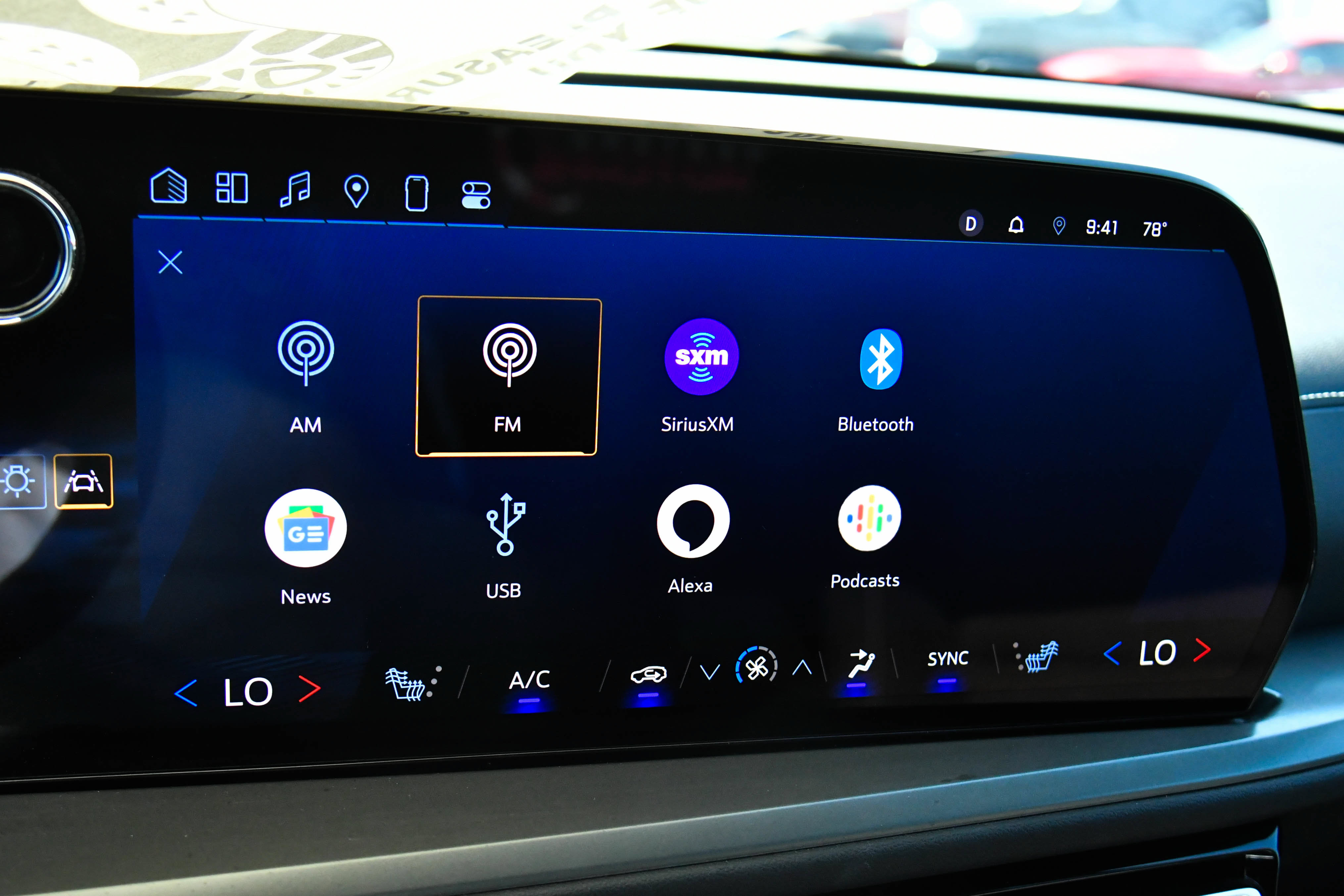 Used 2024 Chevrolet Traverse LT FWD image 29