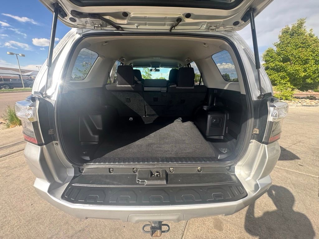 Used 2018 Toyota 4Runner SR5 AWD/4WD image 28