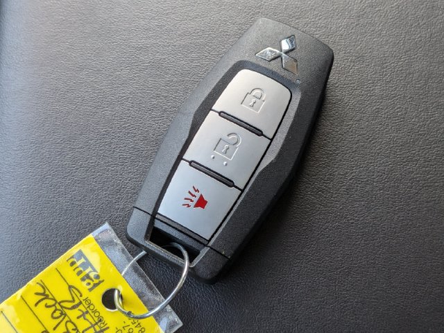 Used 2025 Mitsubishi Outlander ES FWD image 28