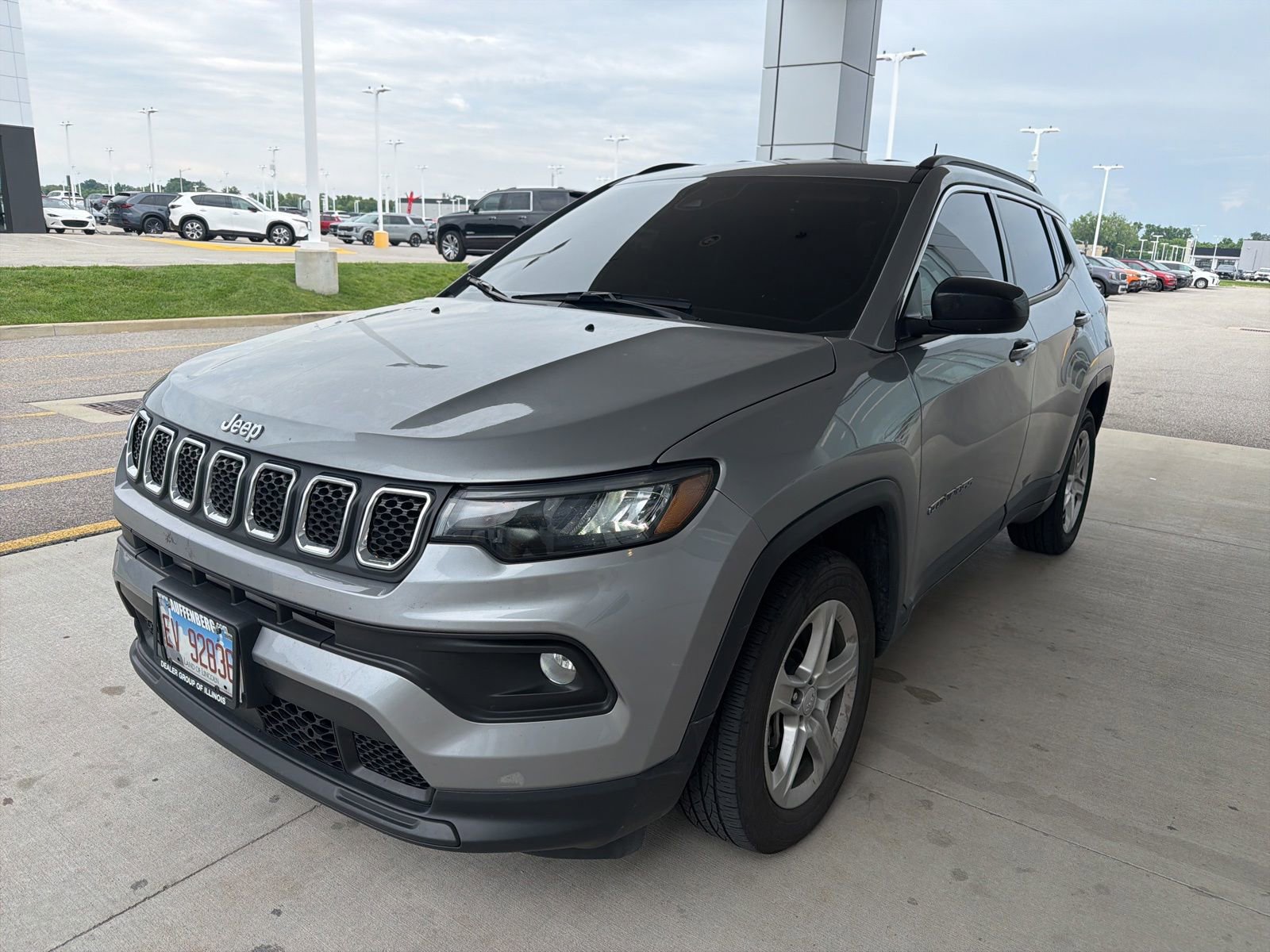 Used 2024 Jeep Compass Latitude AWD/4WD image 1