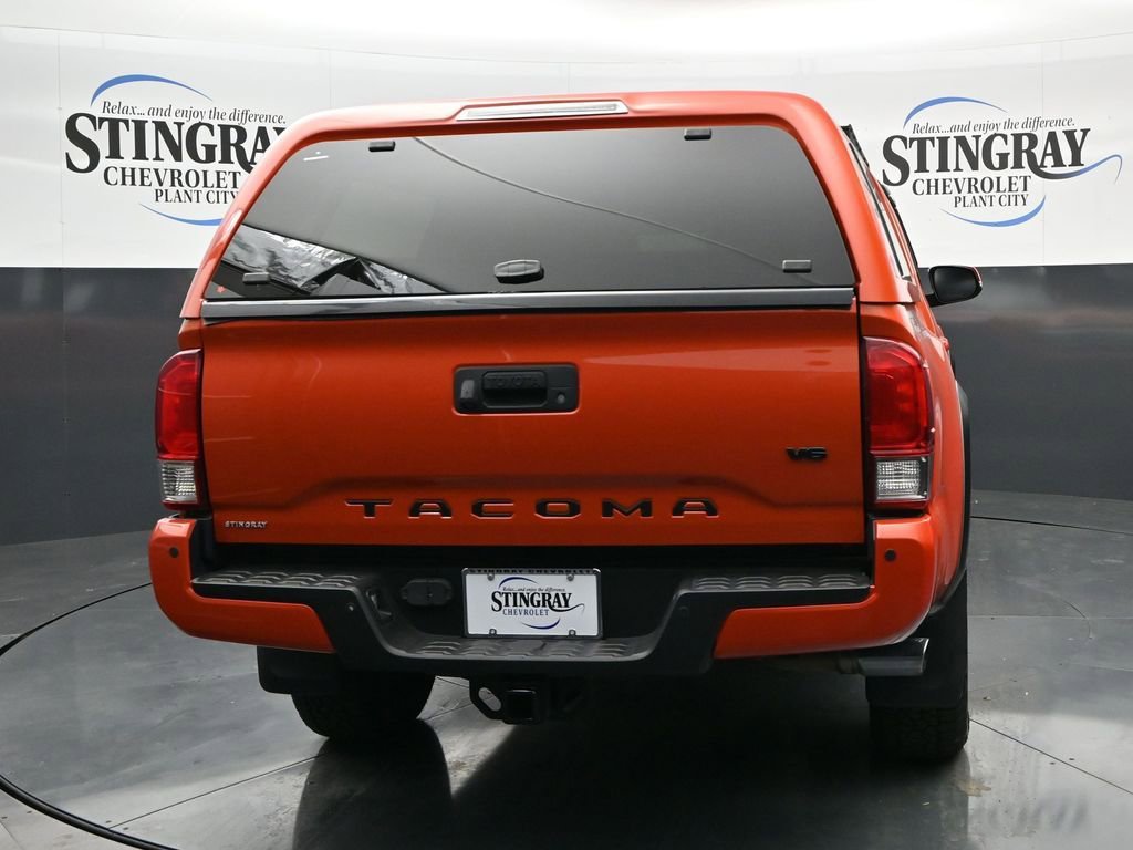 Used 2017 Toyota Tacoma TRD Off-Road image 6