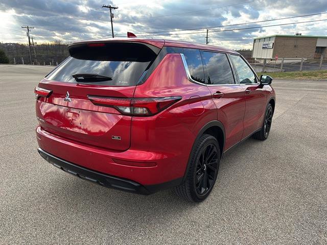 Used 2023 Mitsubishi Outlander SE Black Edition image 4