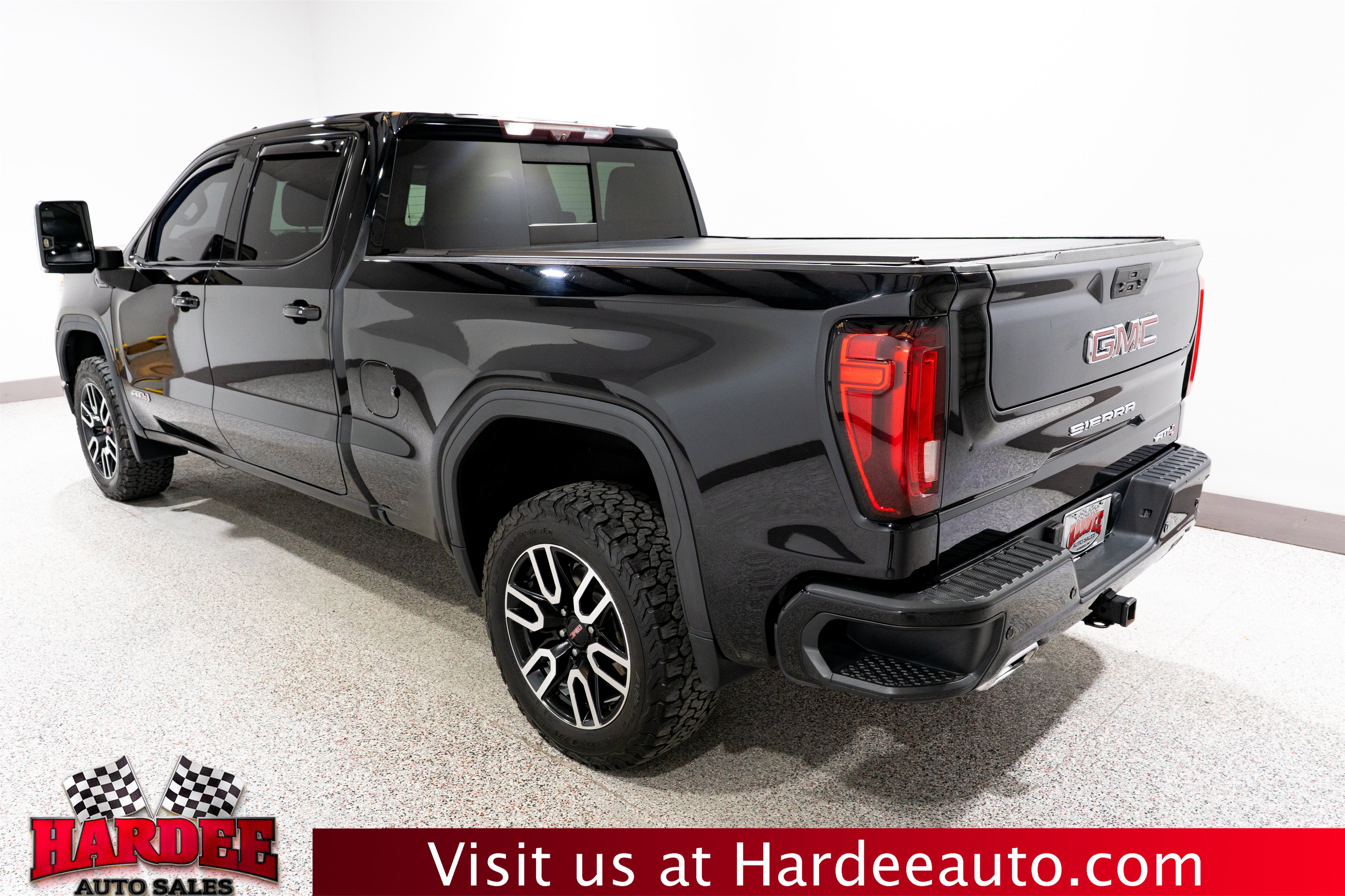 Used 2021 GMC Sierra 1500 AT4 w/ Technology Package AWD/4WD image 3