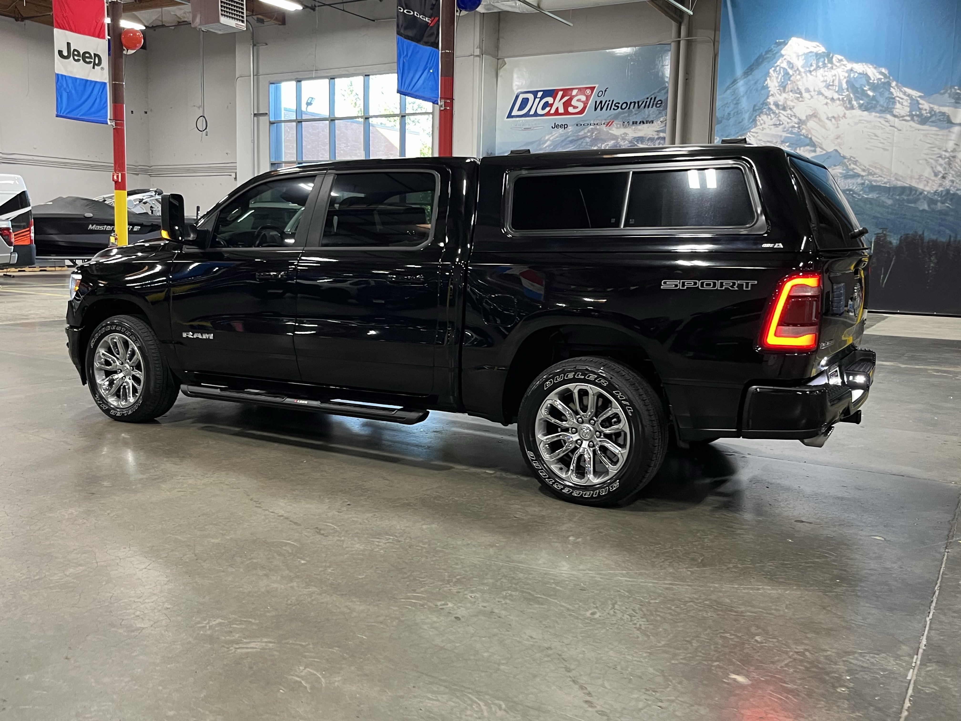 Used 2023 RAM 1500 Laramie AWD/4WD image 3