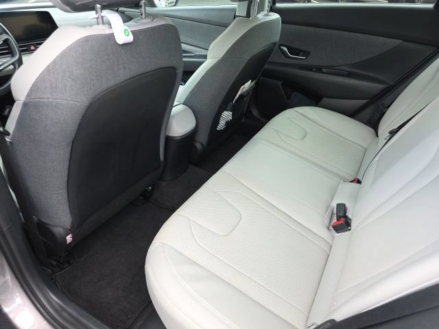Used 2023 Hyundai Elantra Limited FWD image 9