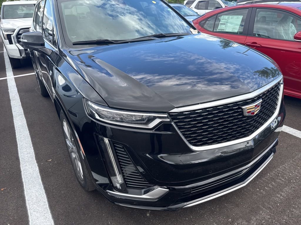 Used 2023 Cadillac XT6 Premium Luxury image 10