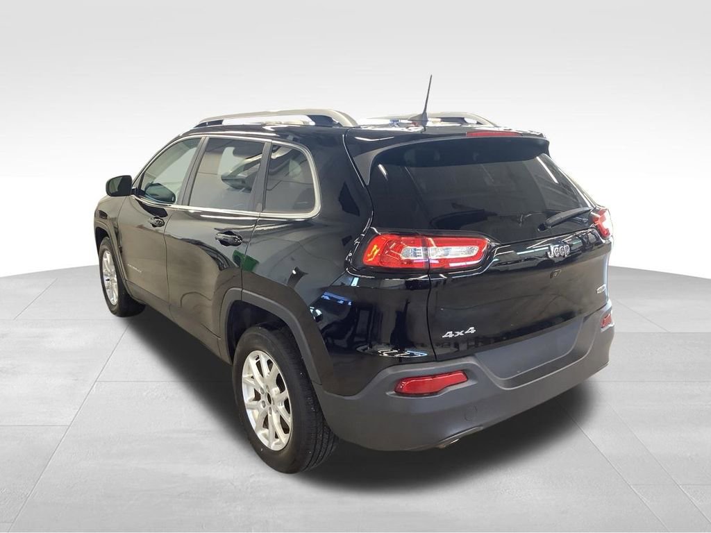 Used 2018 Jeep Cherokee Latitude Plus w/ Cold Weather Group AWD/4WD image 3