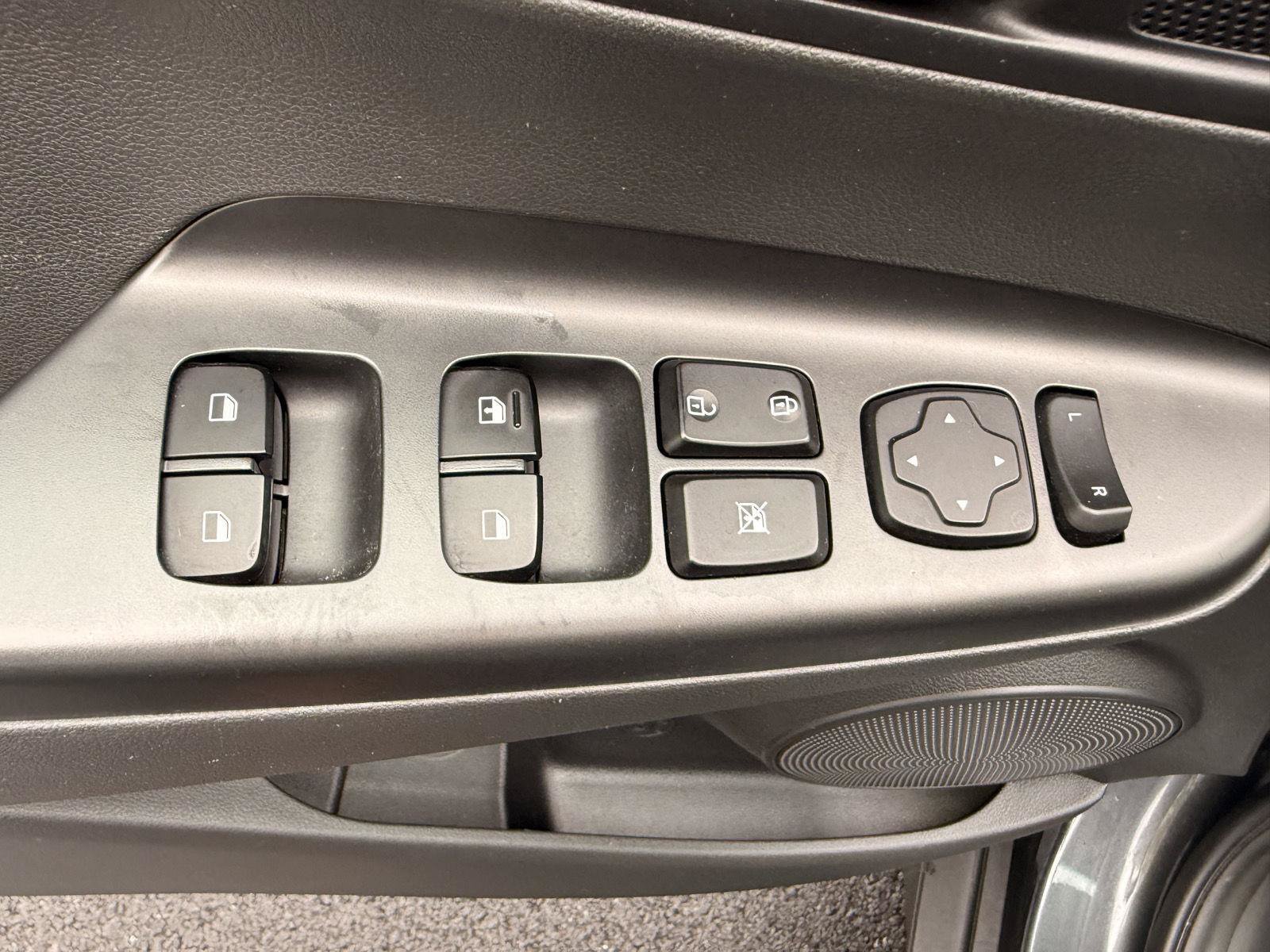 Used 2022 Hyundai Kona SEL AWD/4WD image 13
