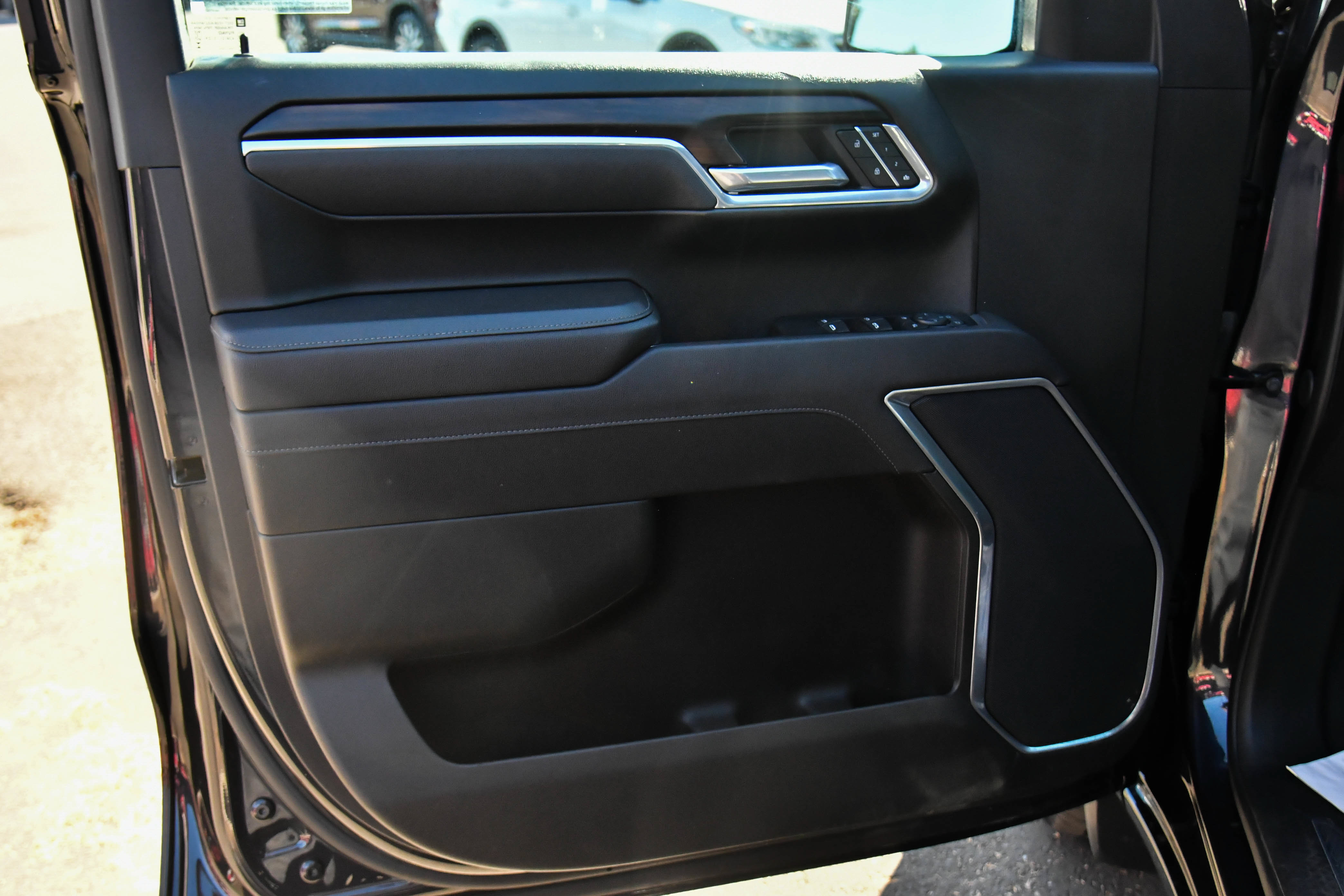Used 2025 GMC Sierra 1500 SLT AWD/4WD image 16