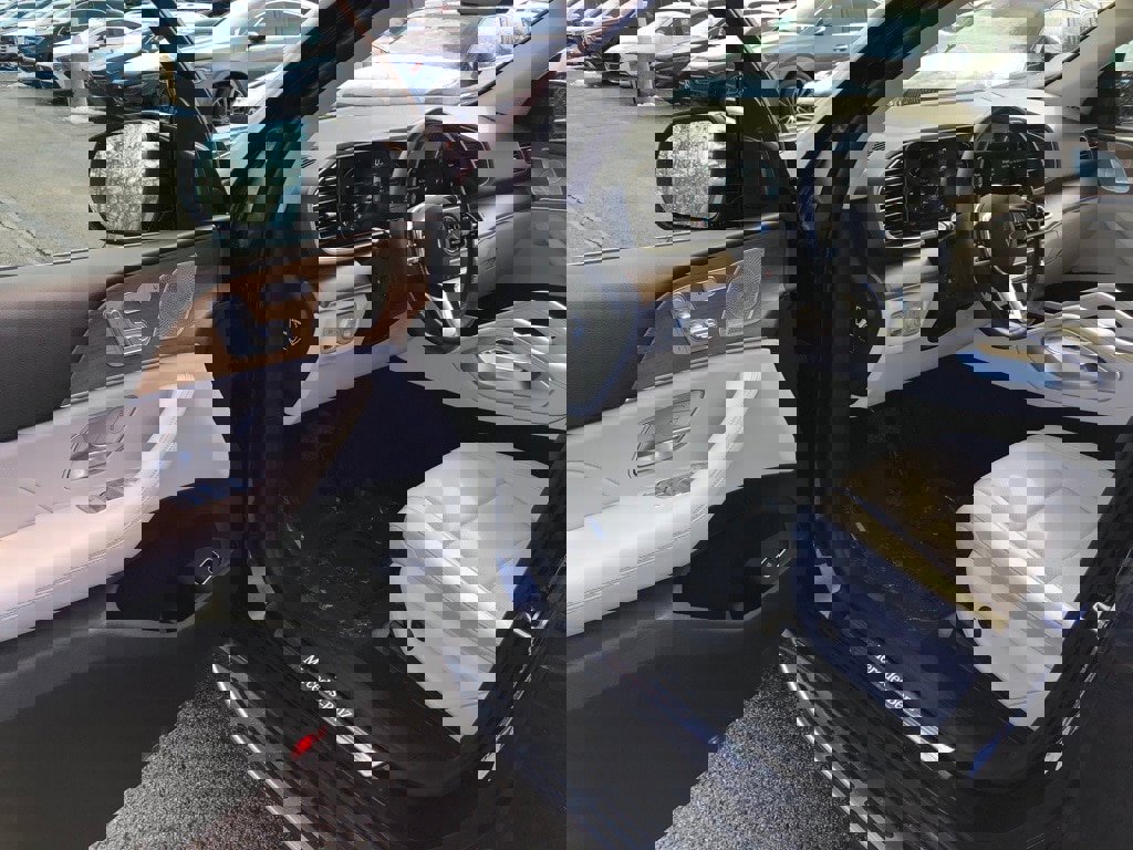 Used 2022 Mercedes-Benz GLE 350 4MATIC w/ Premium Package image 10