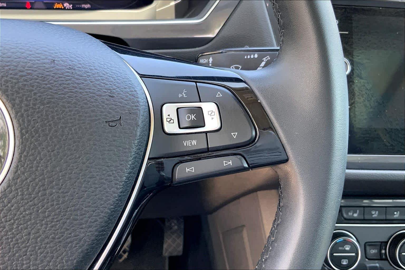 Used 2020 Volkswagen Tiguan SEL w/ 3rd Row Seat Package AWD/4WD image 23