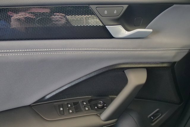 New 2026 Volkswagen Tiguan SE R-Line image 28