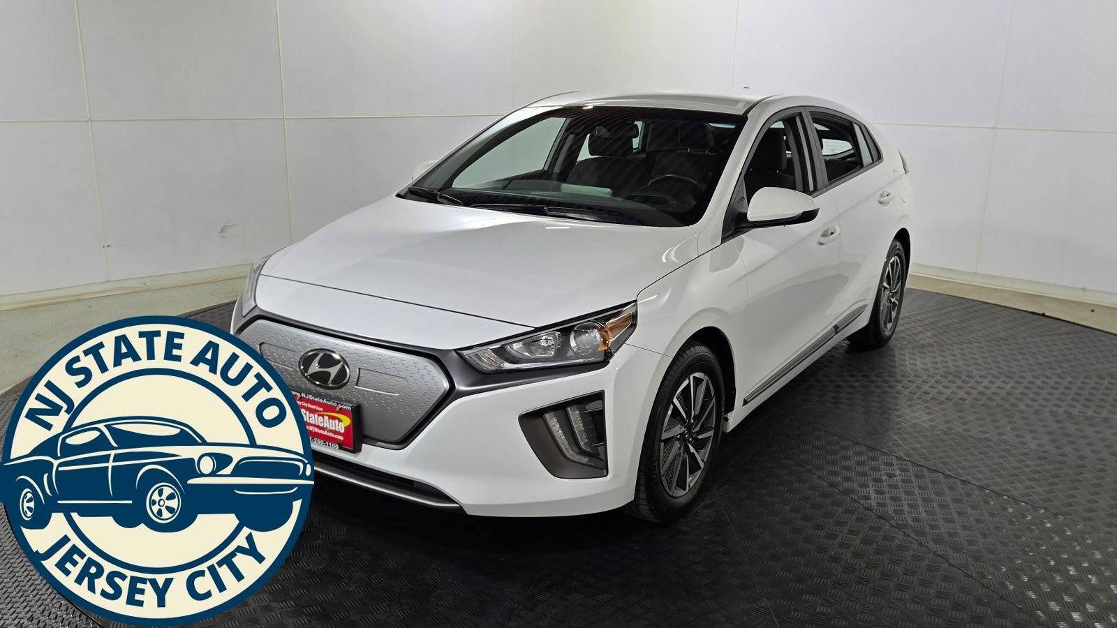 Used 2021 Hyundai Ioniq SE FWD image 3
