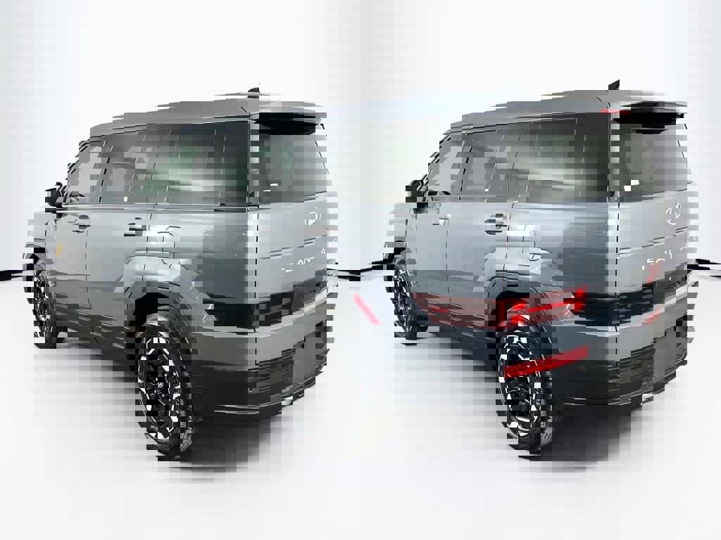 Used 2024 Hyundai Santa Fe SE FWD image 4