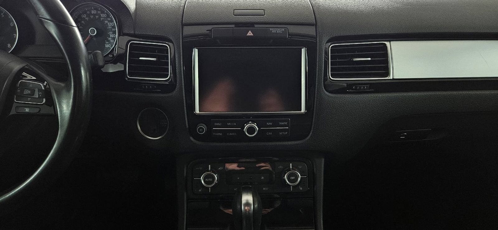 Used 2011 Volkswagen Touareg Sport AWD/4WD image 13