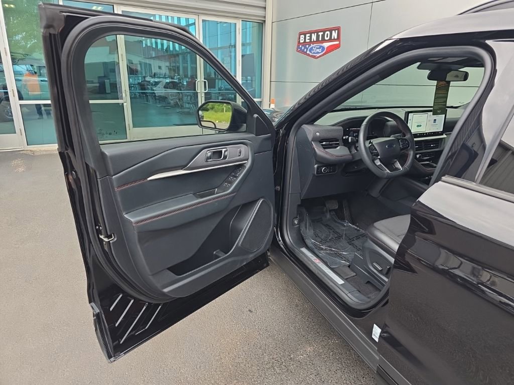 Used 2025 Ford Explorer ST-Line AWD/4WD image 10
